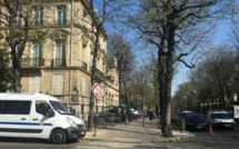 "Tous les samedis, nous nous enfermons", raconte une concierge des Champs-Élysées
