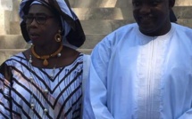 Adama Barrow pose avec la Vice Présidente de la Gambie