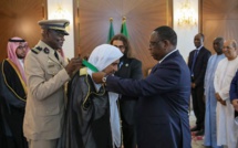 Le Dr. Mohammed bin Abdul Karim Al-Issa reçu et  élevé au rang de commandeur de l’ordre national du Lion 