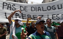 Algérie: les rues d’Alger à nouveau noires de monde contre le pouvoir