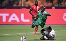 Arrêt sur image !  La grossière faute d'Onyongo sur Sadio Mané