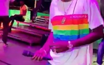 Pour avoir porté ce tee-shirt, le chanteur Waly Seck attaqué sur la toile