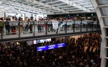 L'aéroport de Hong Kong paralysé par un sit-in rassemblant 5 000 manifestants