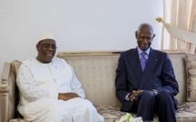Le chef de l'Etat Macky Sall a rendu visite à l'ex Pr Abdou Diouf Le chef de l'Etat Macky Sall a rendu visite à l'ex Pr Abdou Diouf