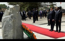 Côte d'Ivoire : Emmanuel Macron rend hommage aux soldats français tués à Bouaké il y a 15 ans Côte d'Ivoire : Emmanuel Macron rend hommage aux soldats français tués à Bouaké il y a 15 ans