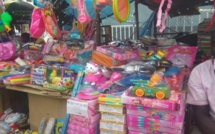 A SANDAGA ET PETERSEN, LE MARCHÉ DE NOËL ATTEND ENCORE SES CLIENTS A SANDAGA ET PETERSEN, LE MARCHÉ DE NOËL ATTEND ENCORE SES CLIENTS