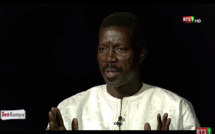 Vidéo -Talla Sylla: «Pourquoi j’ai remplacé le mobilier de mon bureau par des nattes» Vidéo -Talla Sylla: «Pourquoi j’ai remplacé le mobilier de mon bureau par des nattes»