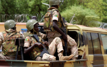 Au Mali, au moins 19 morts dans l'attaque d'un camp de la gendarmerie Au Mali, au moins 19 morts dans l'attaque d'un camp de la gendarmerie