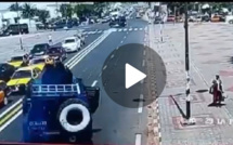 Regardez comment le fourgon de la gendarmerie a fait des dégâts sur les allés du Centenaire de Dakar !