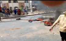 (IMAGES) Du jamais vu à Touba / Des pneus brûlés... Les manifestants menacent de brûler un poste de police.