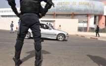 UN FAUX POLICIER DÉMASQUÉ GRÂCE À SA FEMME