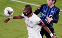 Jerry Bengtson est le seul footballeur professionnel au monde à jouer avec un masque