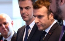 “Tiens bon, on les aura ces connards”: le SMS “très cash” d’Emmanuel Macron