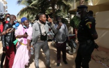 Accusé de viol / Ousmane Sonko soutenu par ses militants chez lui.