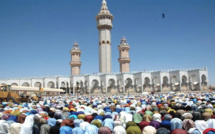 Tawaaf avorté à la mosquée de Touba / Les membres de la secte parlent d'un simple Ziar, disculpent Serigne Modou Kara et se prosternent devant le khalife Serigne Mountakha Mbacké.