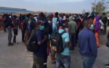 Sindia : Les travailleurs de l'usine Twyford brulent des pneus et barrent la route nationale