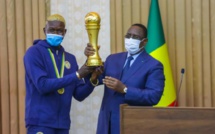 Distinction plus enveloppe financière: Macky récompense les lions du Beach Soccer