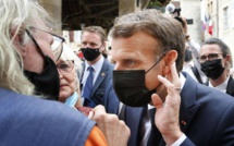 Emmanuel Macron GIFLÉ lors d’un déplacement dans la Drôme