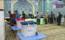 L'Iran élit son président, l'ultraconservateur Raïssi part gagnant d'avance