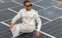 YOUSSOU NDOUR ET SON ÉPOUSE SE METTENT AU SOLAIRE