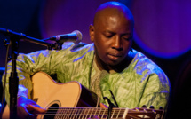 VIEUX FARKA TOURÉ DÉCOUVRE LE FESTIVAL DE JAZZ DE SAINT-LOUIS