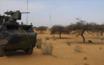 Une voiture piégée frappe la force française Barkhane au Mali, plusieurs soldats blessés