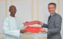LA FRANCE SUSPEND UNE DETTE DE 13 MILLIARDS DU SÉNÉGAL