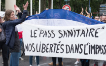 France : grogne contre le pass sanitaire, heurts à Paris