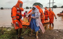 Mousson en Inde : le bilan s'alourdit, les secours s'activent