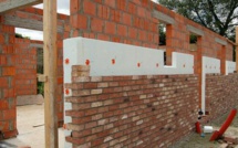 Sénégal : des briques en terre pour remplacer le béton