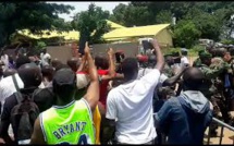 Guinée : les membres du gouvernement déchu hués