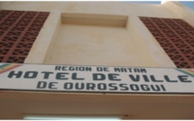 ARRET DU RECOUVREMENT DES TAXES, SUSPENSION DU NETTOYAGE, FERMETURE DU BUREAU DE L’ETAT CIVIL- La commune de Ourossogui dans le clair-obscur