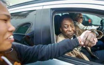 Le Brésilien Pelé quitte l'hôpital, mais devra suivre une chimiothérapie