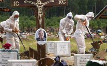 "En quelques jours, des jeunes finissent au cimetière" : les ravages du Covid-19 en Russie