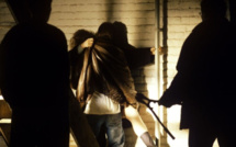 Une adolescente de 15 ans ivre, violée par 11 hommes dans un parc