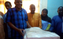KOLDA : Mame Boye Diao (DG des Domaines) offre une photocopieuse au lycée Alpha Molo Baldé.