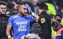 VIDEO - LIGUE 1 : 3'58" APRÈS LE DÉBUT DU CHOC OL-OM : PAYET REÇOIT UNE BOUTEILLE SUR LA TÊTE ET S'EFFONDRE