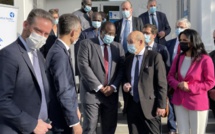 Visite : Le ministre français des affaires étrangères, Jean-Yves Le Drian dans les locaux de l’Institut Pasteur de Dakar.