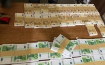 [Photos] Liberté 6: Plus de 1,5 milliard en billets noirs et 330 millions F en faux billets saisis par la police de Médina