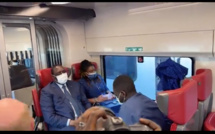 Arrêt sur image- Le Président Macky Sall  lors du lancement du TER en compagnie de la Première Dame, Marième Faye Sall et ses enfants (VIDÉO)