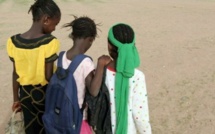 Sénégal: mise au point du gouvernement après une vidéo d'élèves étudiant sur des briques