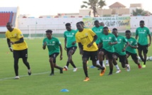 LES LIONS AVANCENT MASQUÉS