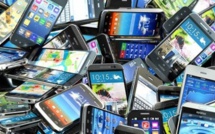 Marché Ockass : Un marchand ambulant pris en train de revendre des téléphones portables volés