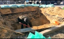 Les habitants coincés en Ukraine se construisent des abris de fortune contre l'invasion
