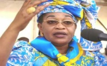 Le maire de Bambey capté par Macky, Aida MBODJI s’en lave à grande eau