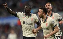 LIVERPOOL MAINTIENT LE SUSPENS POUR LE TITRE À ASTON VILLA (1-2) ET REVIENT PROVISOIREMENT À HAUTEUR DE MANCHESTER CITY