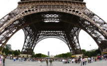 Paris: le coup de frein du préfet de police au projet de réaménagement de la tour Eiffel