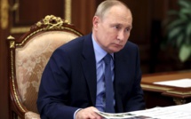 Vladimir Poutine atteint d’un cancer ? Le président russe vomit en pleine réunion !