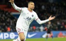 KYLIAN MBAPPÉ SIGNE UN TRIPLÉ LORS DE LA VICTOIRE DU PSG FACE À METZ (5-0) POUR CÉLÉBRER SA PROLONGATION DE CONTRAT