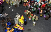 [Images] Fumigènes, cocktail molotov, produits chimiques : Découvrez l'arsenal saisi par la police